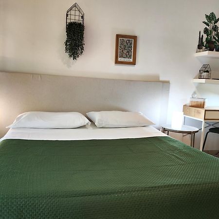 Casa Viola A 900 Mt Dalla Staz. Centrale Pescara Buitenkant foto