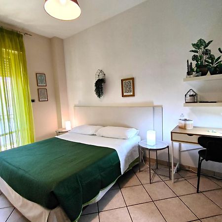 Casa Viola A 900 Mt Dalla Staz. Centrale Pescara Buitenkant foto