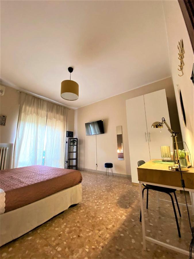 Casa Viola A 900 Mt Dalla Staz. Centrale Pescara Buitenkant foto