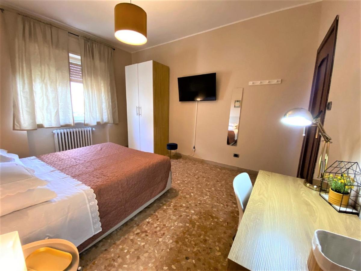 Casa Viola A 900 Mt Dalla Staz. Centrale Pescara Buitenkant foto