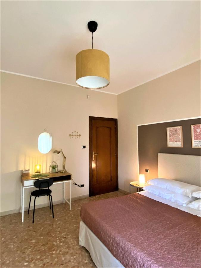 Casa Viola A 900 Mt Dalla Staz. Centrale Pescara Buitenkant foto