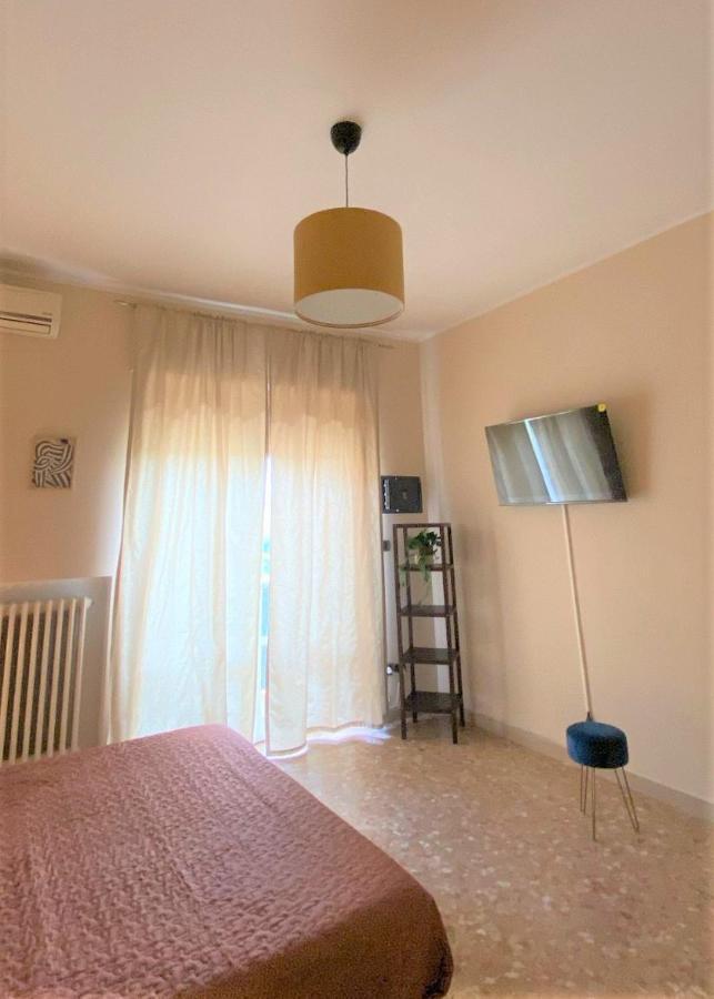 Casa Viola A 900 Mt Dalla Staz. Centrale Pescara Buitenkant foto
