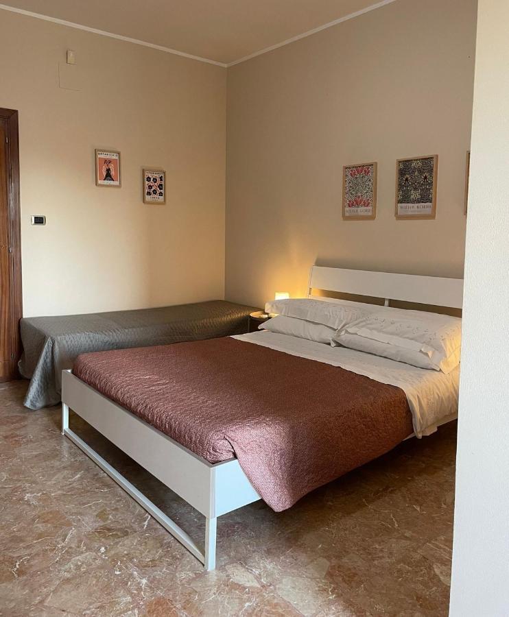 Casa Viola A 900 Mt Dalla Staz. Centrale Pescara Buitenkant foto