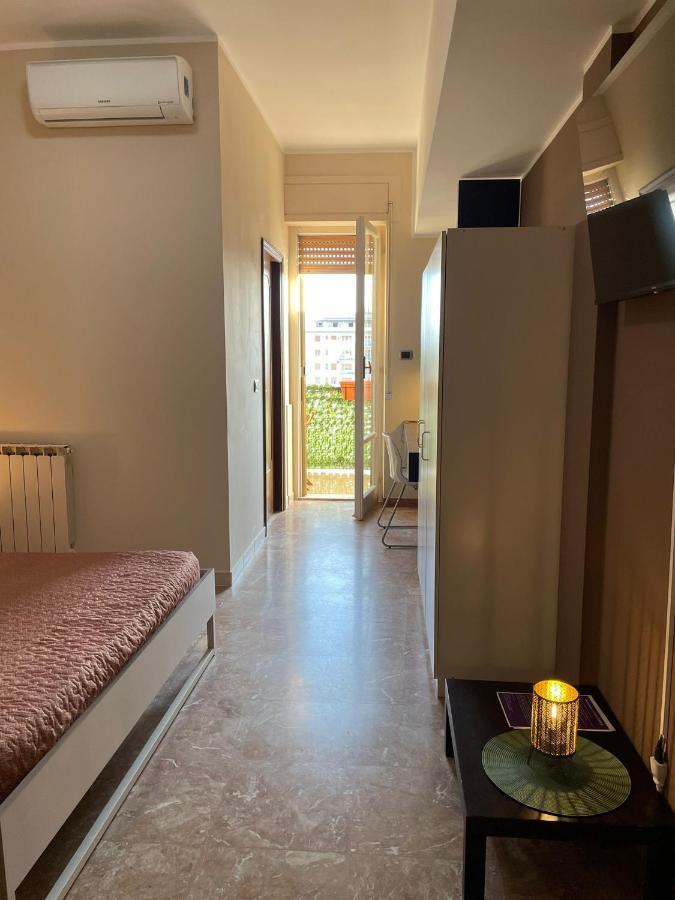 Casa Viola A 900 Mt Dalla Staz. Centrale Pescara Buitenkant foto