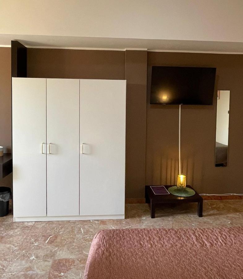 Casa Viola A 900 Mt Dalla Staz. Centrale Pescara Buitenkant foto