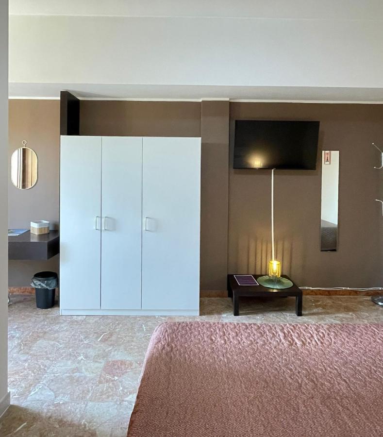 Casa Viola A 900 Mt Dalla Staz. Centrale Pescara Buitenkant foto